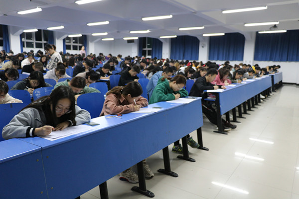 中期考试考场检查.JPG 中期考试考场检查.JPG