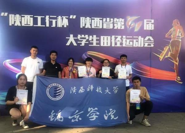 4.运动员教练员合影.jpg 4.运动员教练员合影.jpg