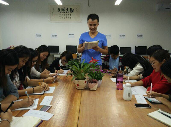 14级周鑫老师发言.jpg 14级周鑫老师发言.jpg