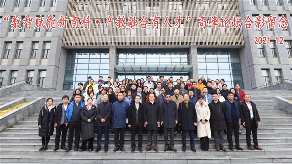 10与会人员合照.jpg 10与会人员合照.jpg