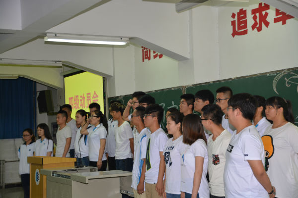 2-各班代表宣誓.JPG 2-各班代表宣誓.JPG