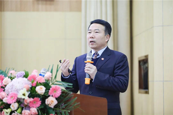 4陕西省工商管理类教指委主任委员田高良教授做主题演讲.jpg 4陕西省工商管理类教指委主任委员田高良教授做主题演讲.jpg